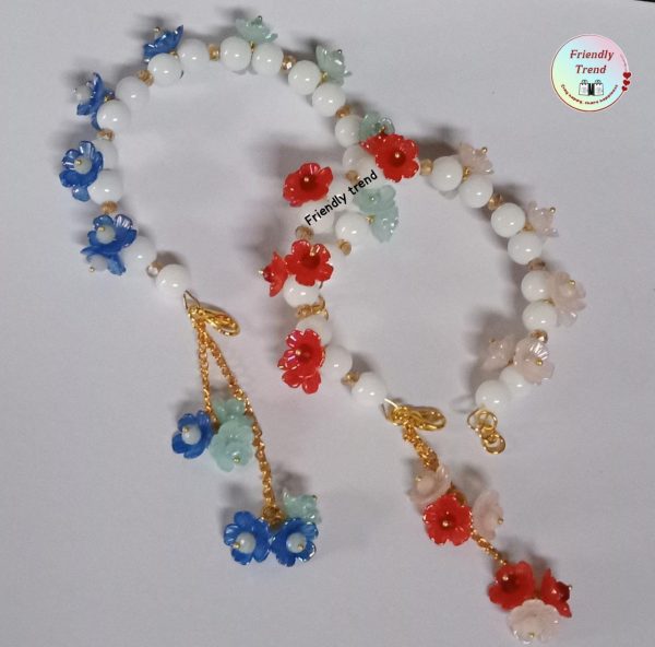 Flower bracelet (white beads)